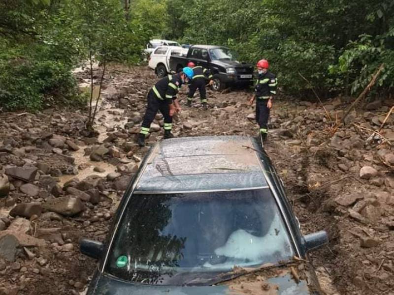 ძლიერი წვიმის შედეგად ცაგერის მუნიციპალიტეტში,სოფელ ,,ლაშიჭალისკენ" მიმავალ გზაზე...